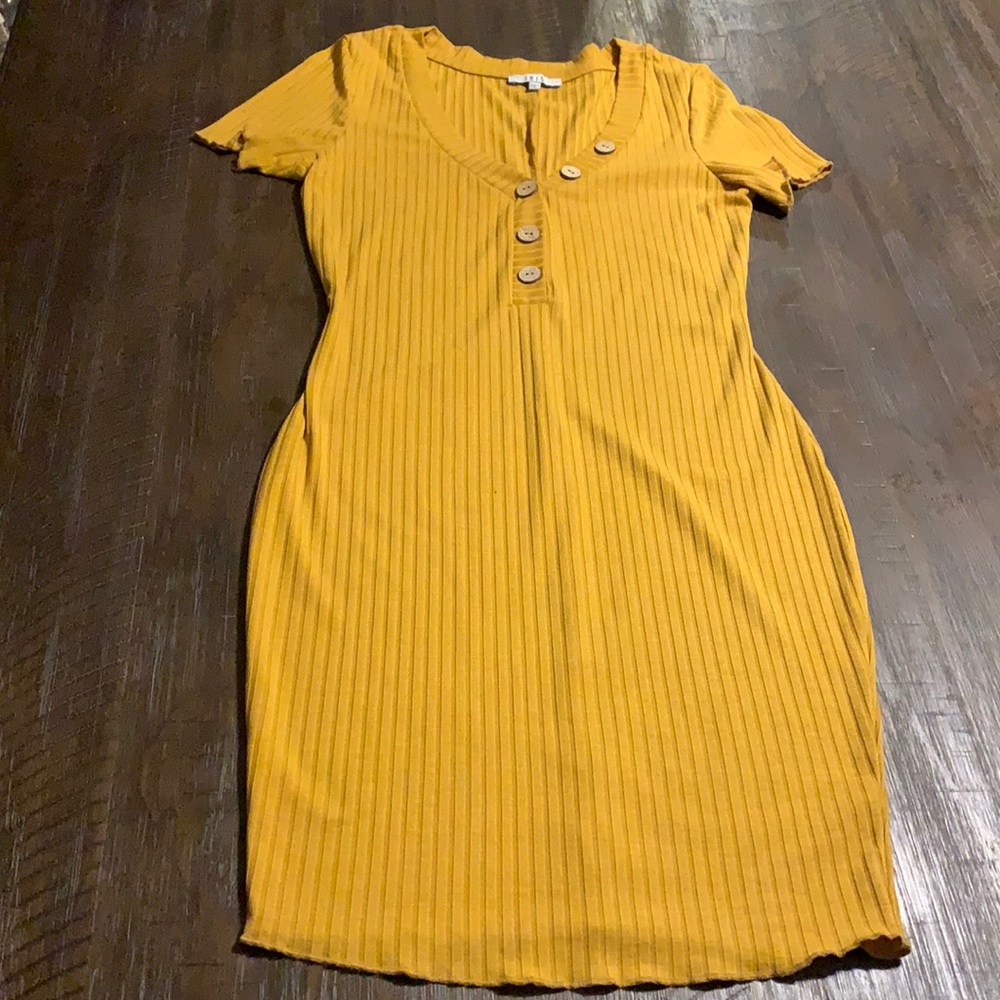 A tight yellow dress good fit
